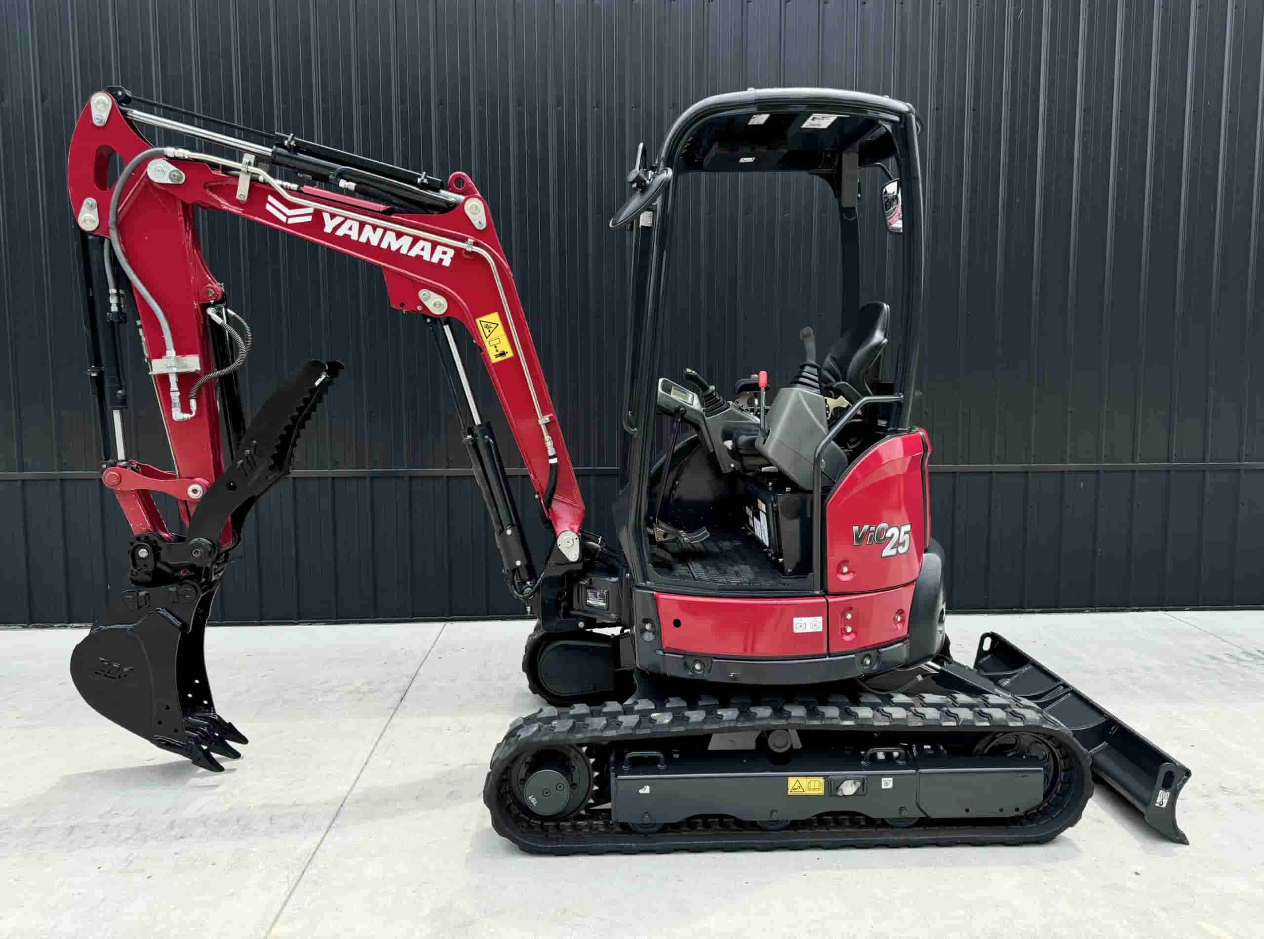 2022 YANMAR VIO25
